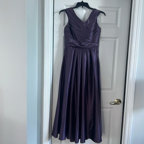 New long dress color plum. Never used - Picture 1 of 1